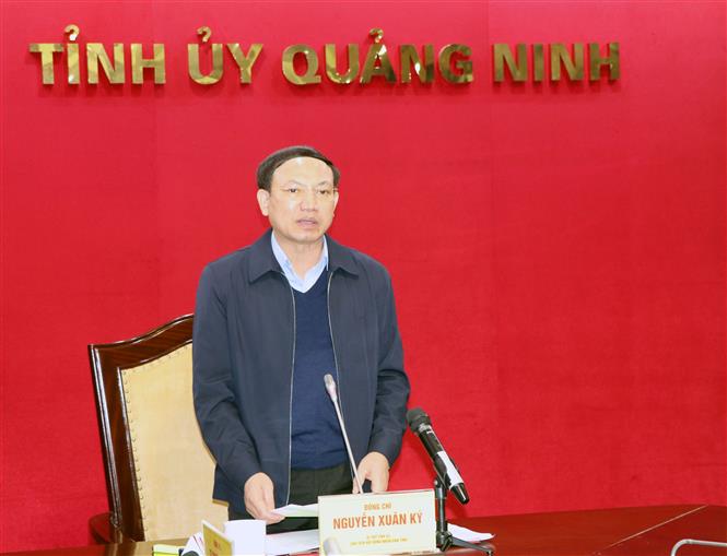 Trong ảnh: Bí thư Tỉnh ủy Quảng Ninh quán triệt các biện pháp phòng chống dịch. Ảnh: Văn Đức - TTXVN