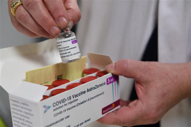 Trong ảnh: Vaccine phòng COVID-19 của hãng dược phẩm AstraZeneca. Ảnh: AFP/TTXVN