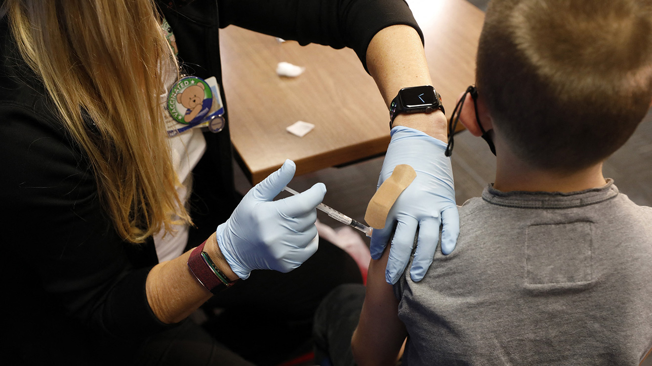 CDC Mỹ khuyến nghị tiêm mũi tăng cường vaccine Covid-19 cho trẻ từ 5-11 tuổi
