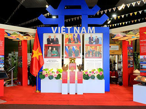 Bạn bè quốc tế trải nghiệm không gian văn hóa Việt Nam tại Army Games 2022