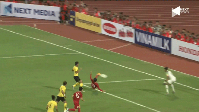 Việt Nam 1-0 Malaysia: Quế Ngọc Hải và Quang Hải tạo nên một kiệt tác không thể tin nổi