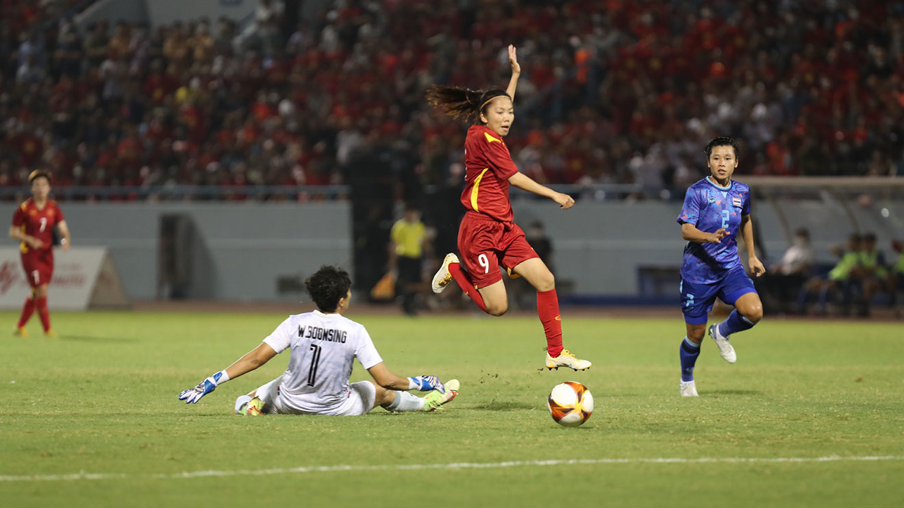 VIDEO: Xem Huỳnh Như ghi bàn thắng đẳng cấp vào lưới tuyển nữ Thái Lan