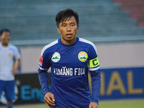 Đội trưởng Minh Lợi thực hiện quả 11m thành công giúp F.Tây Ninh lên ngôi đầu bảng. Ảnh: TN