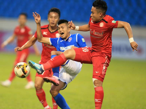 Phi Sơn dù đã bình phục nhưng chưa được HLV Chung Hae Soung tin dùng. Ảnh: VPF