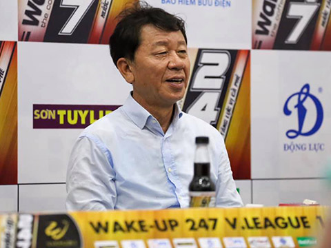 HLV Chung Hae Soeng sẽ đua tới cùng với Hà Nội cho chức vô địch năm nay. Ảnh: VPF