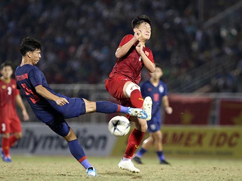 U18 Thái Lan đúng như dự đoán đã ngáng đường được U18 Việt Nam tối 13-8. Ảnh: Tuấn Hữu