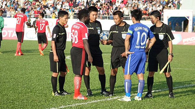 Năm 2015, HAGL đã gặp Đồng Nai ở Biên Hòa dưới sự điều hành của trọng tài Malaysia. Ảnh: Báo Thanh niên