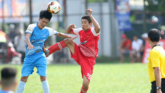 Chủ nhà FC Tân Phú (xanh) đang chơi ấn tượng ở giải năm nay. Ảnh: Đình Viên