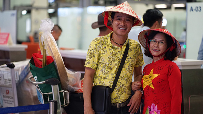 Hồng Sơn đã có mặt ở Thái Lan cùng hàng ngàn CĐV Việt Nam khác.Ảnh: ĐH