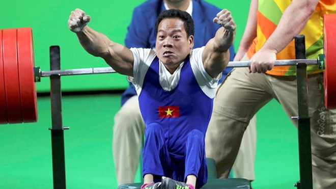 Lê Văn Công ăn mừng khoảnh khắc nhận HCV Paralympic 2016 ở Rio de Janeiro lịch sử. Ảnh: Phúc Nguyễn