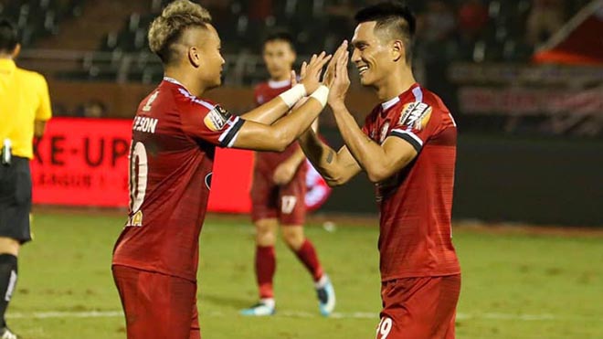 Phi Sơn đã có bàn đầu tiên V-League 2019 cho TP.HCM ở vòng đấu áp chót. Ảnh: TPHCM