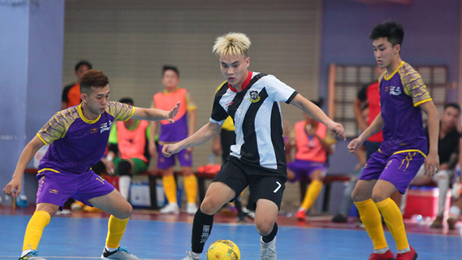 Anh Kiệt FC (giữa) đánh bại những đối thủ mạnh để vào chung kết. Ảnh: HFF