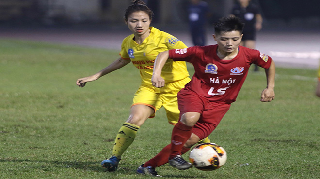 Hà Nội (đỏ) đoạt chức Á quân giải năm nay sau khi đánh bại Phong Phú Hà Nam 1-0 lượt cuối chiều 4/10. Ảnh: PH