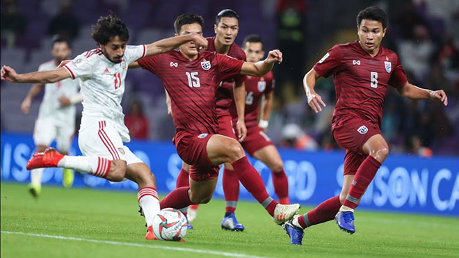 UAE (trắng) thất bại 1-2 trên sân Thái Lan tối 15/10