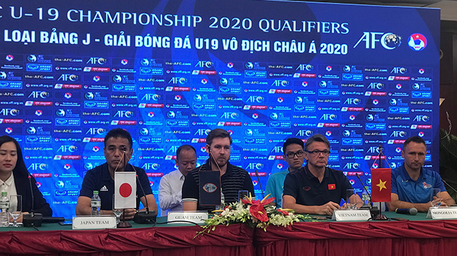 Các HLV 4 đội tuyển dự họp báo trước vòng loại U19 châu Á 2020 trưa 5-11 tại TPHCM