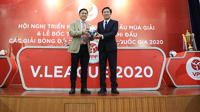 Chủ tịch VPF Trần Anh Tú khẳng định V-League 2020 sẽ không bị huỷ bỏ. Ảnh: VPF