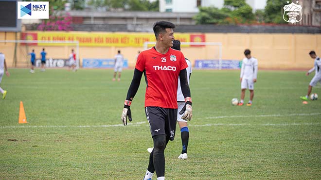 Bửu Ngọc để lại ấn tượng không đẹp ở trận thua của HAGL tối 25-10. Ảnh: HAGL