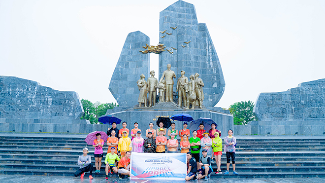 Các VĐV ở Quảng Bình bắt đầu hành trình chinh phục giải chạy năm nay. Ảnh: VN