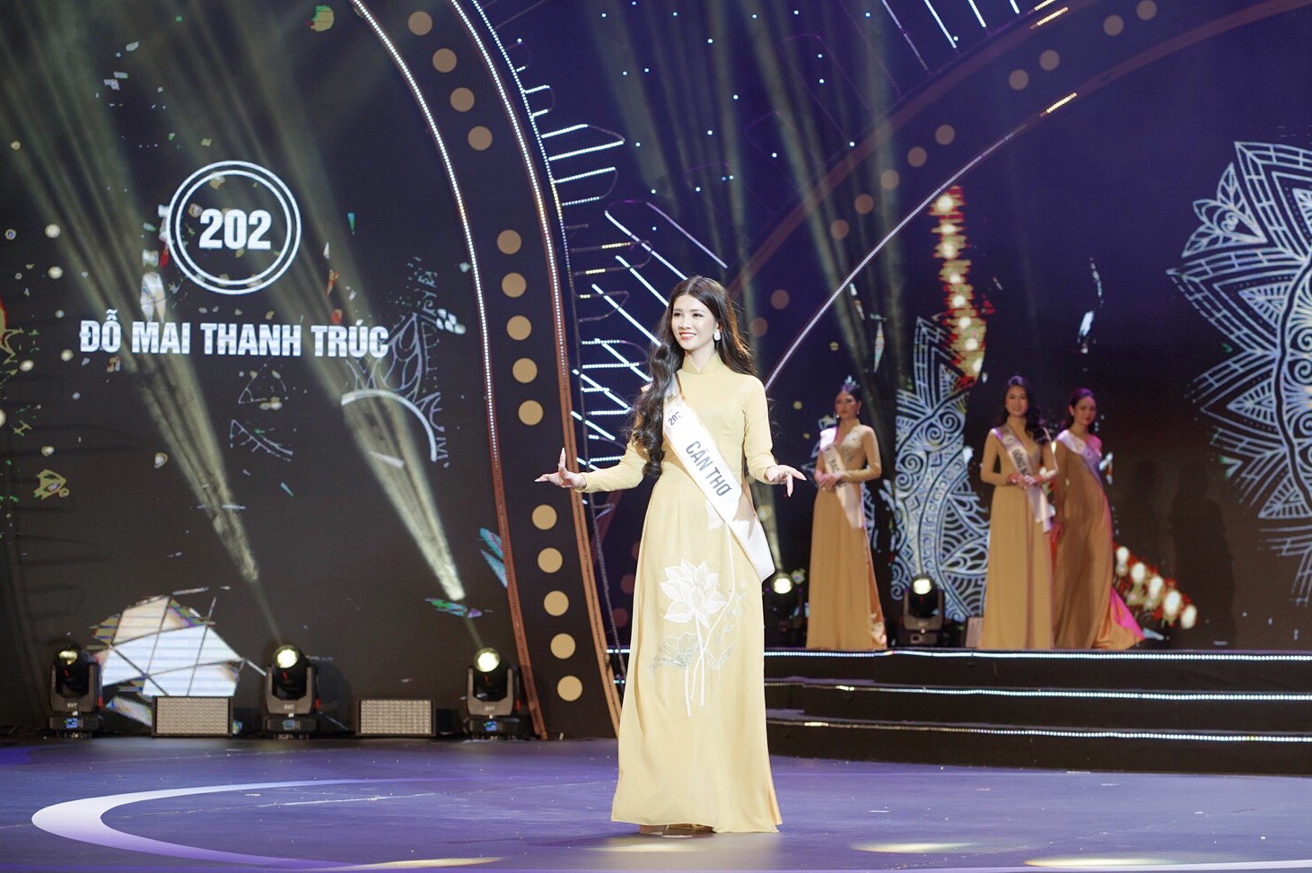 Bán kết Hoa hậu Du lịch Việt Nam 2022: Cháy’ hết mình trên sân khấu, 40 thí sinh xuất sắc đi tiếp vào đêm Chung kết - Ảnh 2.