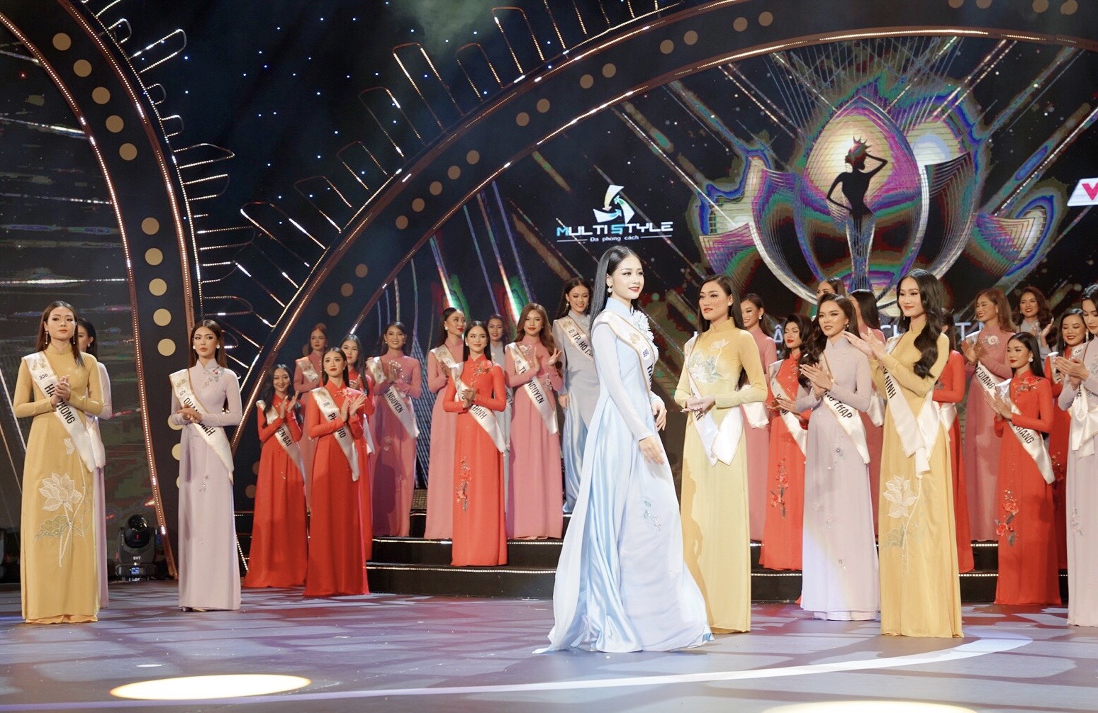 Bán kết Hoa hậu Du lịch Việt Nam 2022: Cháy’ hết mình trên sân khấu, 40 thí sinh xuất sắc đi tiếp vào đêm Chung kết - Ảnh 1.