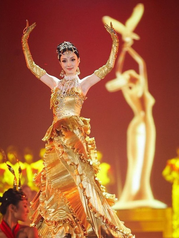 Nhìn lại 8 Nữ thần Kim Ưng trước khi danh hiệu bị huỷ bỏ: Địch Lệ Nhiệt Ba - Triệu Lệ Dĩnh ấn tượng nhất - Ảnh 2.