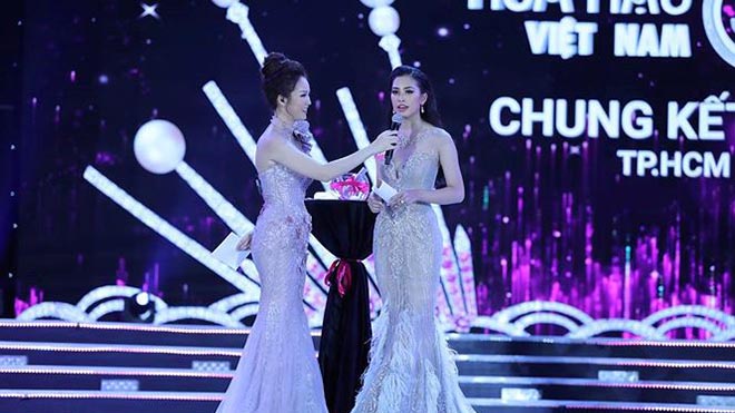 VIDEO: Xem lại phần trả lời ứng xử của Hoa hậu Việt Nam Trần Tiểu Vy và top 5 tại đêm chung kết 