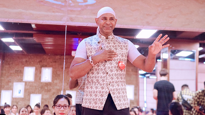 Master Kamal - bậc thầy Yoga thế giới tới Hà Nội truyền cảm hứng sống khỏe và hạnh phúc