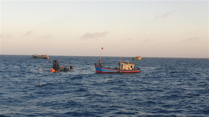 Tiếp tục tìm kiếm 6 thuyền viên tàu cá BT 93998 TS bị nạn trên vùng biển Côn Đảo