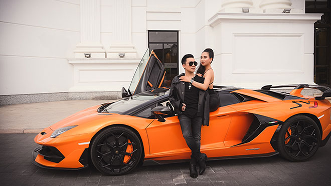 Quang Hà lái siêu xe Lamborghini du xuân cùng 'người tình tin đồn'