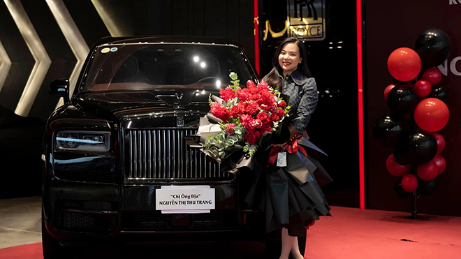 Chị Ông Địa Thu Trang. Chị Ông Địa là ai. Chị Ông Địa tậu xe Rolls-Royce | TTVH Online