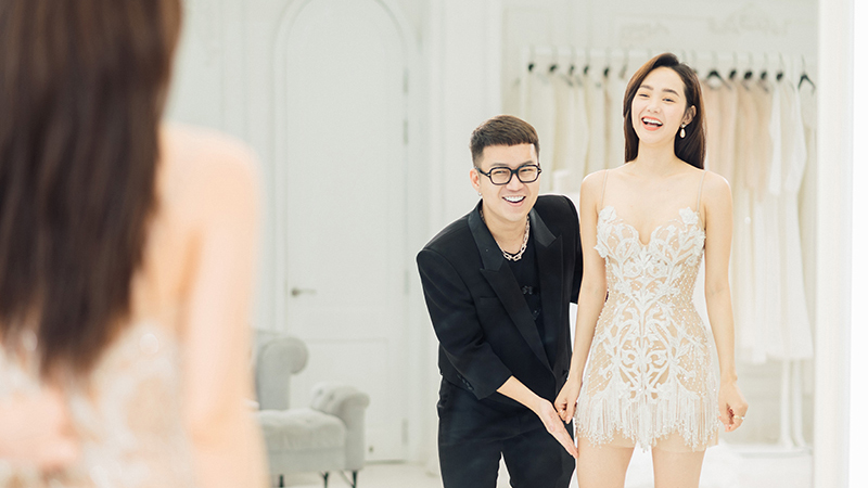 Bật mí chiếc váy cưới '2 trong 1' độc đáo Chung Thanh Phong thiết kế cho Minh Hằng 
