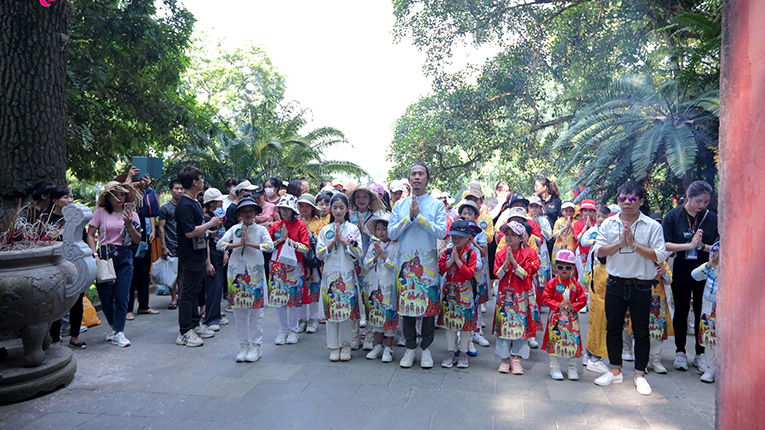 ao-dai-cha-rong-me-tien%20(4).jpg