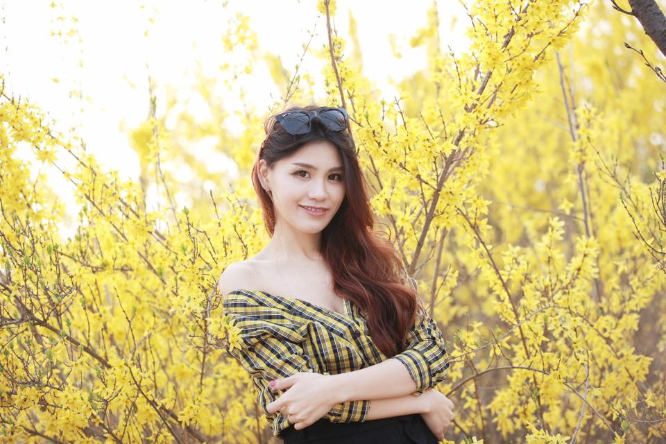 CĐV nữ Việt Nam bỗng dưng nổi tiếng vì vẻ đẹp sexy sau 