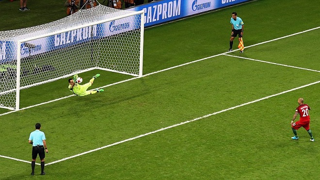 Bồ Đào Nha 0-0 Chile (pen 0-3): Bravo cản 3 quả 11m, Ronaldo bất lực nhìn Chile vào Chung kết