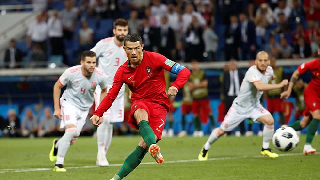 Cristiano Ronaldo: Bùng nổ dữ dội với hat-trick siêu đỉnh ở World Cup cuối cùng
