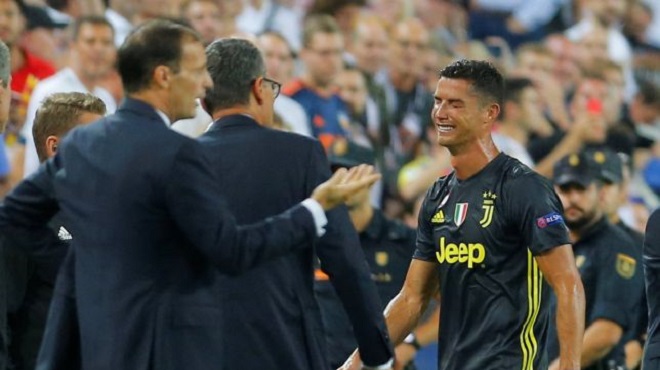 Ronaldo nhận thẻ đỏ, khóc rời sân ở trận Juventus thắng Valencia 2-0