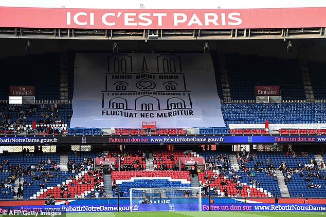 PSG, Ligue 1, Nhà thờ Đức Bà Paris, AS Monaco, bóng đá Pháp, cháy nhà thờ đức bà, hỏa hoạn nhà thờ đức bà