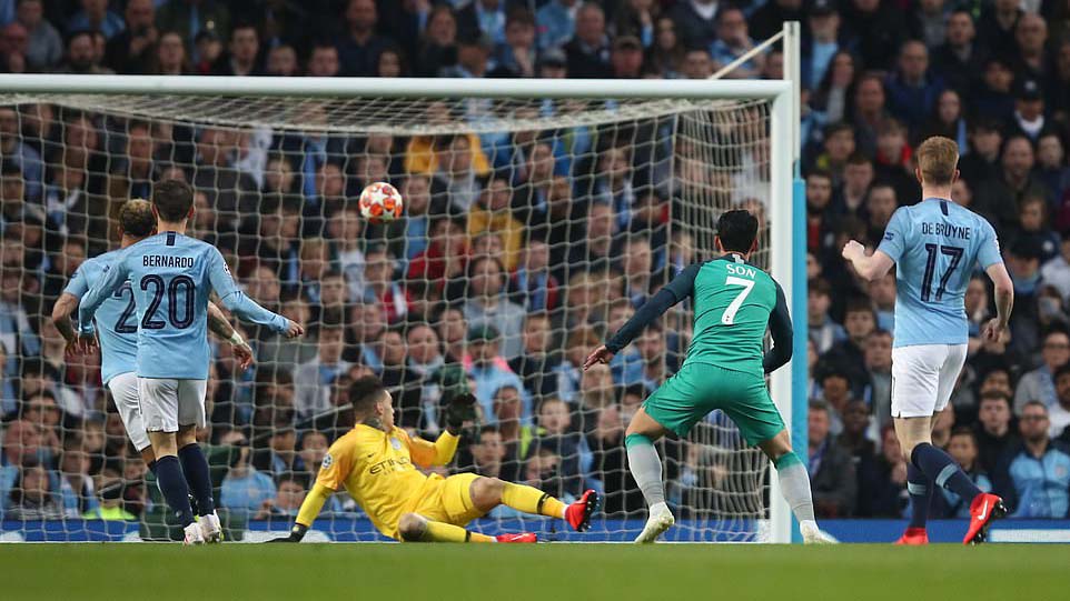 VIDEO Man City 4-3 Tottenham: Kịch tính đến phút chót, Man xanh bị loại đau đớn