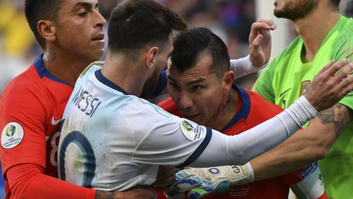 Messi, Argentina, Chile, Messi dính thẻ đỏ, Medel, Argentina vs Chile, Copa America 2019, kết quả Copa America 2019