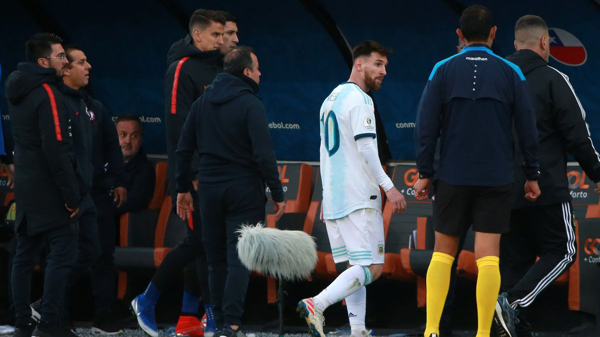 Messi, Argentina, Chile, Messi dính thẻ đỏ, Medel, Argentina vs Chile, Copa America 2019, kết quả Copa America 2019
