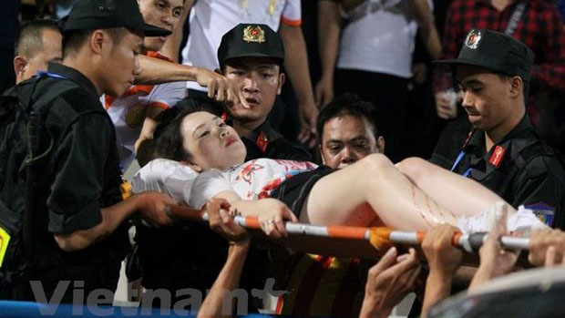 Tin tức, CĐV Nam Định đốt pháo sáng, Hà Nội vs Nam Định, bóng đá việt nam, Vleage 2019, V-league 2019, CĐV Nam Định, bong da, án phạt cho CĐV Nam Định, CĐV nhập viện
