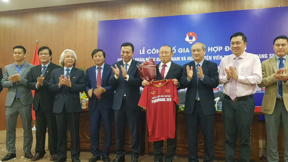 bong da, bóng đá Việt Nam, HLV Park Hang Seo, Park Hang Seo ký hợp đồng mới, VFF, lương mới của HLV Park Hang Seo, đội tuyển Việt Nam, World Cup 2022, SEA Games 2019