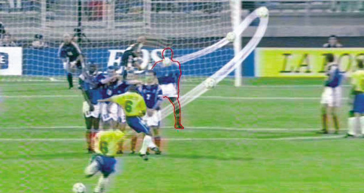 Bong da, Tin tuc bong da, Lý giải về cú sút hình quả chuối của Roberto Carlos, tin bóng đá, Roberto Carlos, Carlos sút phạt, đội tuyển Brazil, Pháp vs Brazil, bóng đá