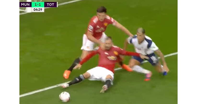 MU, manchester united, bóng đá, bóng đá hôm nay, trực tiếp bóng đá, sai lầm phòng ngự, thảm hoạ phòng ngự, harry maguire, Basaksehir