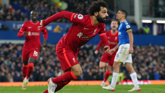 Everton 1-4 Liverpool: Salah lập cú đúp, Liverpool bám sát Chelsea