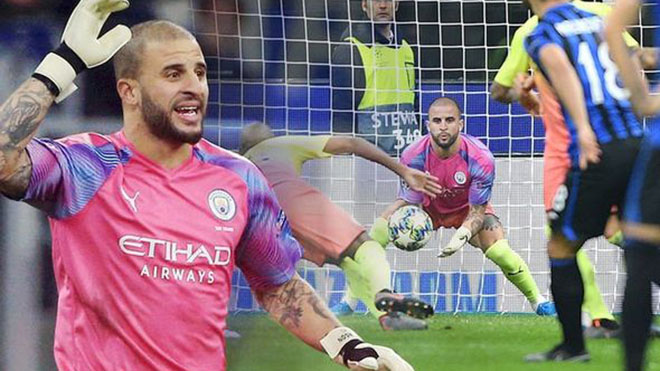 Walker, walker bắt gôn, Walker làm thủ môn, thủ môn bất đắc dĩ, thủ môn Man City, Atalanta vs Man City, bóng đá, bong da