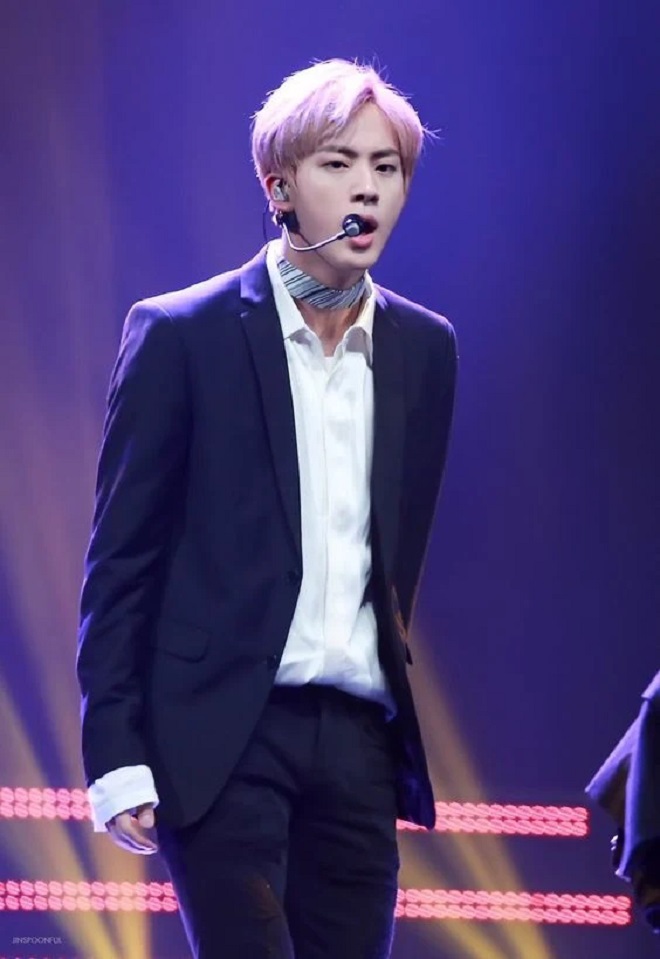 BTS, Jin đeo choker, Jin đeo vòng cổ, vòng cổ của Jin, hút hồn ARMY, worldwide handsome, Jin BTS, ARMY, Kpop