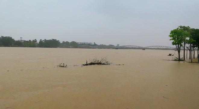 Biển Đông, Huế, miền Trung, Bão, Mưa dông, gió mạnh, sóng lớn