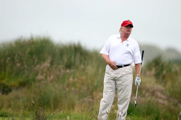 Donald Trump thúc giục các golfer 'lĩnh tiền' và đầu quân cho LIV Golf