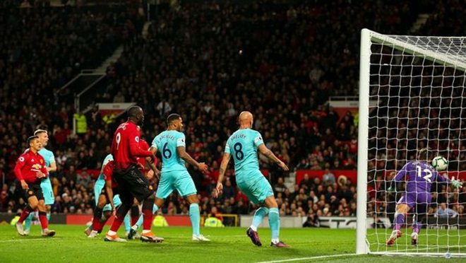 ĐIỂM NHẤN M.U 3-2 Newcastle: Mourinho chỉ tạm thời tại vị. Lời cảnh cáo từ phe Pogba